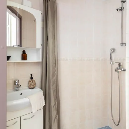 Lovely Vintage Suite, Autohalli Helsingfors