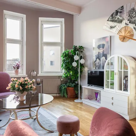 Apartment Lovely Vintage Suite, Ilmainen Parkkihalli