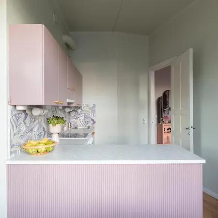 Lovely Vintage Suite, Autohalli *