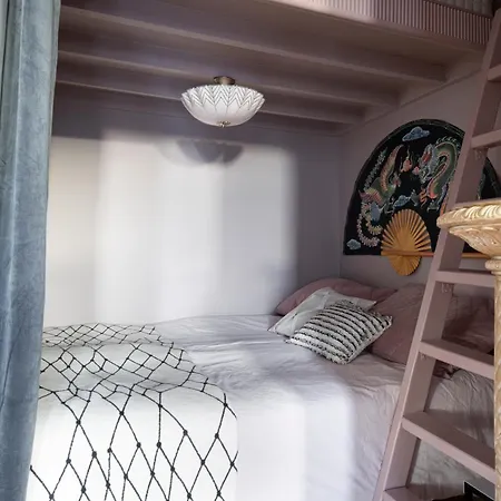 Apartment Lovely Vintage Suite, Autohalli