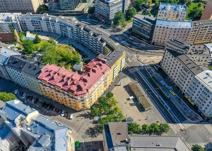 Lovely Vintage Suite, Autohalli *