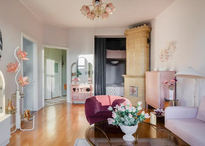 Lovely Vintage Suite, Autohalli *