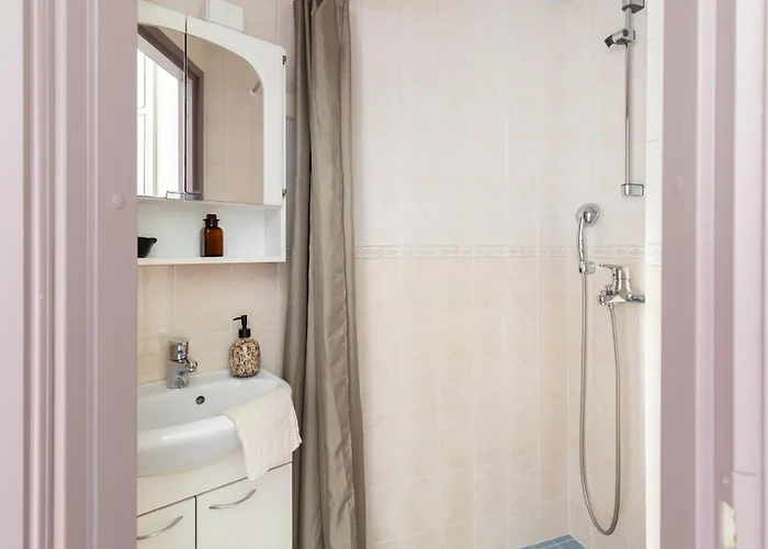 Lovely Vintage Suite, Autohalli הלסינקי